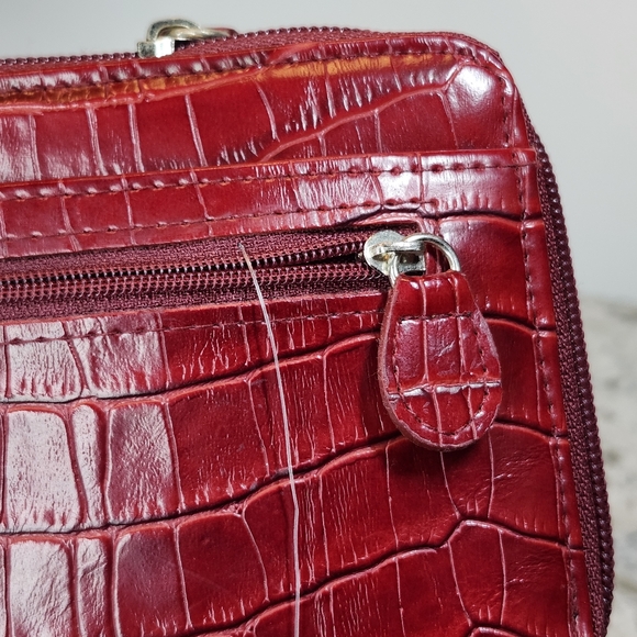 Women MUNDI Red Patent Faux Leather Alligator Zipper Flap Clutch Wallet - Picture 11 of 11